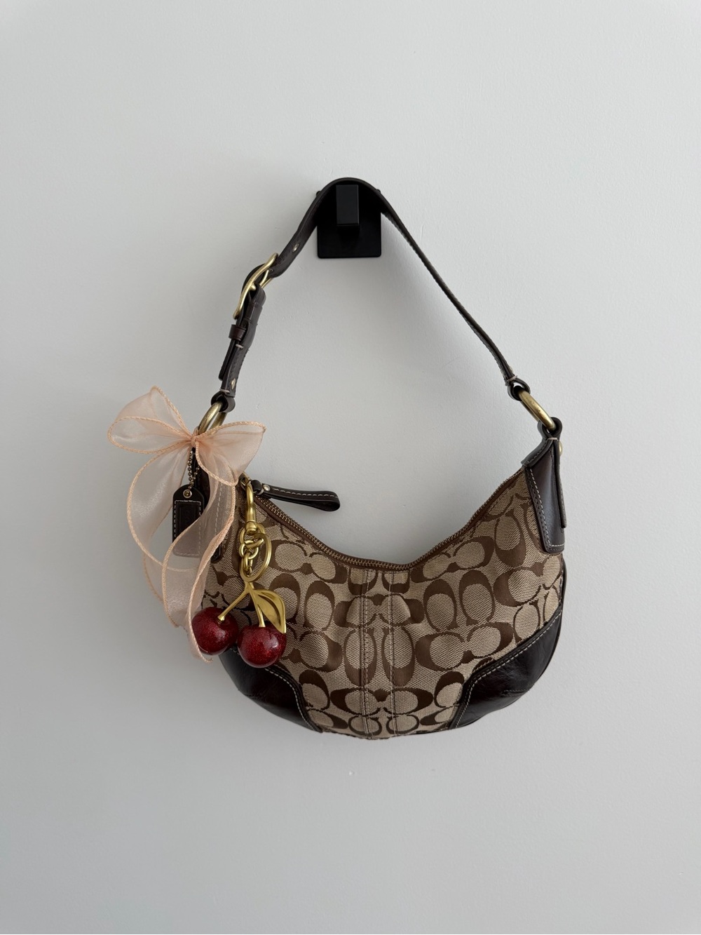 Vintage Coach Hampton Small Hobo Shoulder Bag w/Gold Hardware